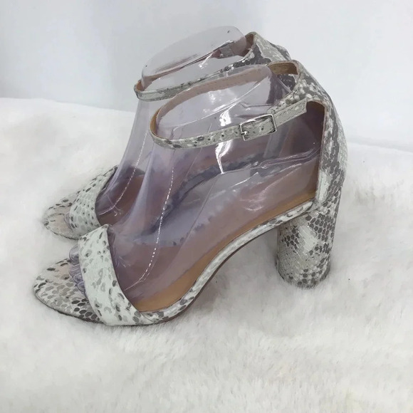 Banana Republic Leather Faux Embossed Reptile Print Ankle Strap Sandal Size 7.5 - Picture 2 of 11